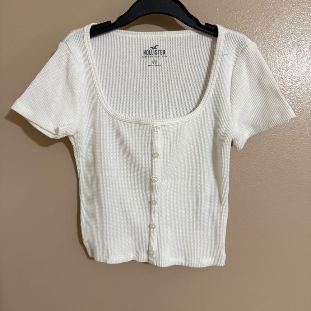 NWOT - Hollister White Button Front Baby Tee - size XS